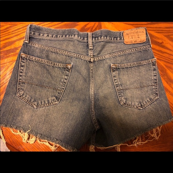 Vintage distressed blue jeans shorts. - Picture 3 of 3